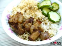 台南热门宵夜场！肉燥米糕、蚵仔煎的咸甜滋味