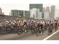 骑上青马大桥眺望香港！首届“香港单车节”登场　
