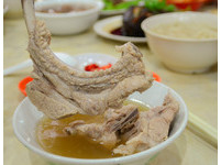 周润发狂爱它！新加坡“发起人肉骨茶”三层肉带油花