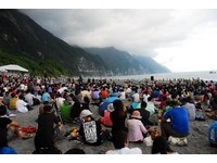 沉稳鼓声在山谷间回荡　太鲁阁峡谷音乐节10/17登场
