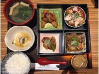 日式连锁店大分量定食　特选日本来的金芽米！