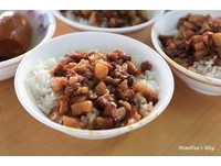 在地人的专属美食！台南咸香肉燥饭、鱼丸汤