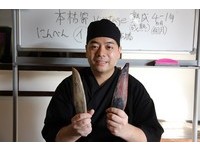 原来天然味是这样？日本“出汁男”用柴鱼制汤