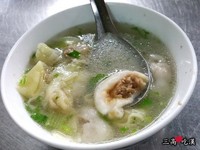 新竹超人气市场小吃！古早味糯米水饺、馄饨与咸汤圆