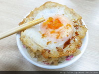 60年老店台式早餐！盖上半熟荷包蛋的油饭