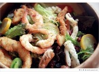 台南乡村风早午餐！吃得到和脸一样大的海鲜沙拉