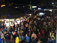 兴仁夜市风灾后重新开幕　来就送电视、平板
