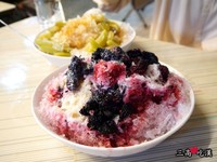 台南金华路宵夜场！香肠熟肉摊、满满馅料的桑葚牛奶冰