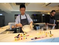 帅哥厨师用甜点作“抽象画”　香港爆红预约要等半个月