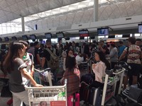 协助300名受困香港乘客返台　长荣今夜增开B777加班机