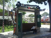 图腾、羽毛缠绕　高雄“特色公车站”展现原住民之美