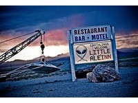 美国“外星人公路”速限7英哩！UFO迷朝圣内华达小镇