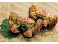 饭店抢饕客　天成买1送1、六福大闸蟹限时吃到饱