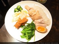 免费供应鸡汤！搭上红酱、葱姜酱的庆城街“海南鸡饭”
