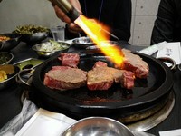 地表最浮夸韩国烈焰烤肉！涮嘴到让你停不了口
