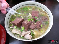 台中人的早餐好朋友　猪血汤、炒面的完美搭配