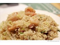 台中复古茶餐厅TJB！扬州炒饭、鲜虾腐皮卷的梦幻滋味
