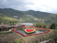 “北市后花园”出现红色爱心湖　远看好像草莓蛋糕