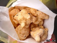 一吃20年的彰化传统小吃　裹上糖粉和黑芝麻的糯米炸