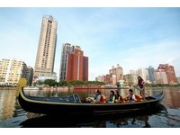 搭船游高雄爱河　母亲节带妈妈同行可享1人免费