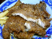 桃园深夜食堂！经济实惠古早味排骨饭