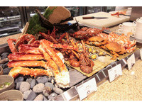 牛排、鳕场蟹、海胆　美福饭店buffet主餐还可无限续点
