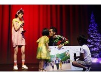 薯条家族现身香港迪士尼庆生　Grace萌喊：I love U