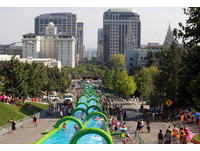 城市就是你的滑水道！美国“Slide the City”将现首尔