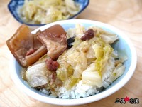 北斗独特“高丽菜饭”！加上咸甜酱汁的猪皮卤