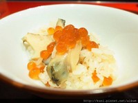 吃得到日本米的品质！铺上渍鲑鱼卵、鲍鱼的釜饭