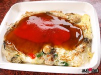 这间蚵仔煎是“方型”！大分量满满蚵仔、青菜