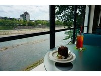 坐看京都鸭川美景efish咖啡厅　春天赏樱好景点