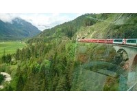 世界十大火车路线　瑞士“伯连纳”沿途赏冰河、童话村