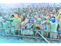 来自印度“彩色节”！八仙乐园亚洲最大彩色派对变调