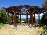 冬季登山去！帽子山步道新亮点　中空透明遮阳观景亭