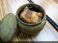 出自天香楼的细致东坡肉　伴随中药香气的黄金卤肉饭