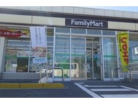 为配合国家公园景观　罕见“棕色全家”出现