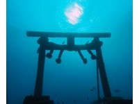 要参拜得潜到海底！在水中神社和鲸鲨共游超疗愈der～