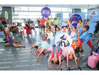 旅客、导游突然跳起舞来！宜兰童玩节桃机“快闪”宣传
