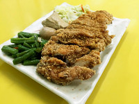 淡江大学必吃校园美食　“俗又大碗”鸡排饭有妈妈味