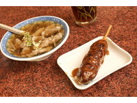 张家大块肉羹汤配现炸龙凤腿　抹层辣酱才是内行人吃法