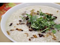麻六甲平价小吃！天空旋转观景台附近“猪肉粥”