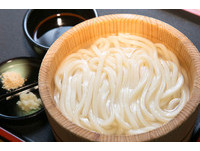 乌冬面店比红绿灯多！日本香川以强大腰力揉出Q弹面条