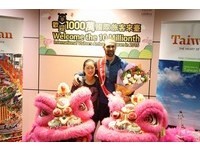跻身千万观光大国！台湾第1000万外国旅客抵达桃机