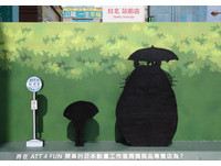 台北车站龙猫巴士站　龙猫本尊撑伞出现了