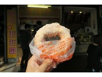 皮酥肉软　发出金色光芒的脆皮鲜奶甜甜圈