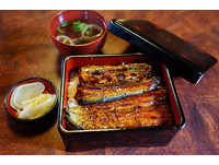 东京成田山“鳗鱼饭”一条街！满满幸福味在嘴里化开