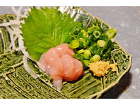 想像不到的味道！日本鸡腿肉刺身散发淡淡甜味