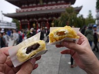 又酥又脆还冒着热气　到浅草寺吃颗香甜炸馒头吧