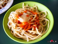 彰化铜板美食！　甜中带辣的拉仔面、八宝圆仔冰
